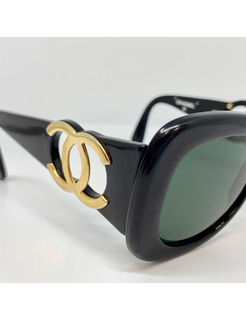 Vintage CHANEL Sunglasses CC in Gilt Metal and black acetate
