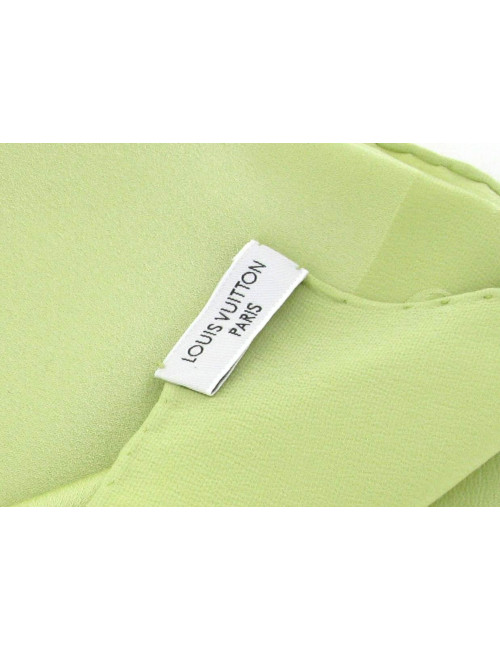 Foulard LOUIS VUITTON vert pomme en soie