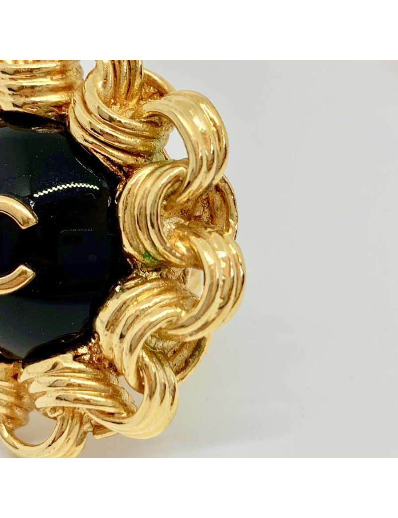 Boucles d'oreille CHANEL Vintage en métal doré et perle nacrée