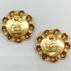 Boucles d'oreille CHANEL Vintage en métal doré et perle nacrée
