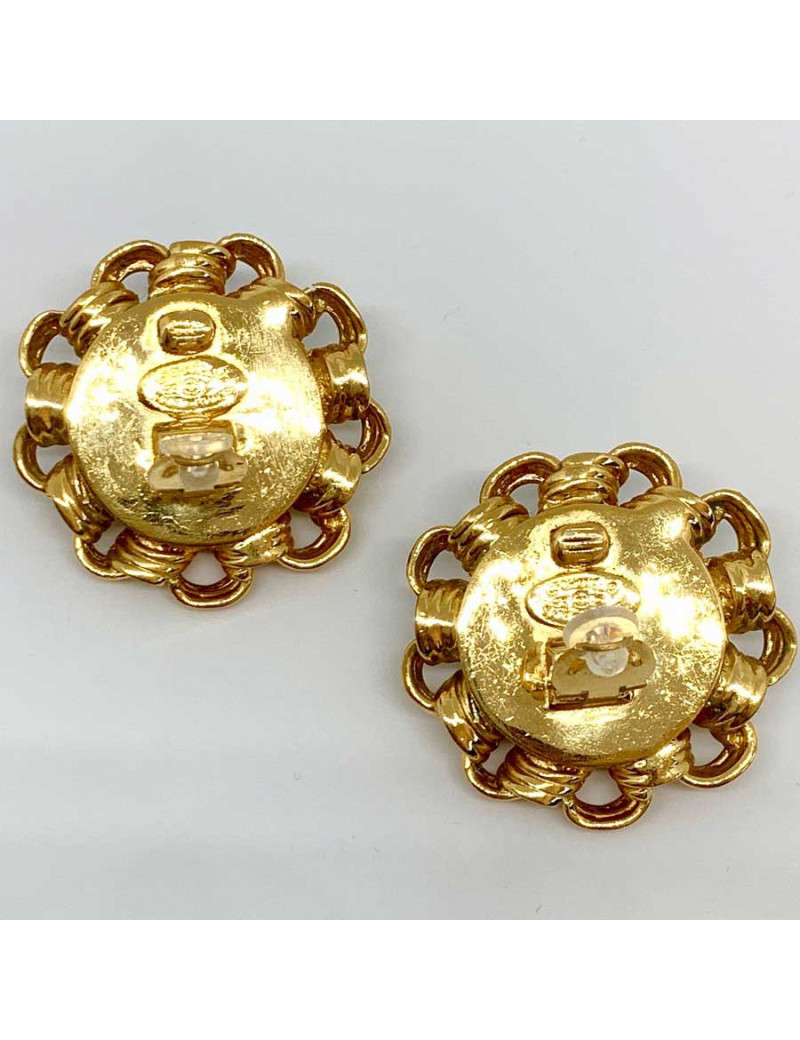 Boucles d'oreille CHANEL Vintage en métal doré et perle nacrée