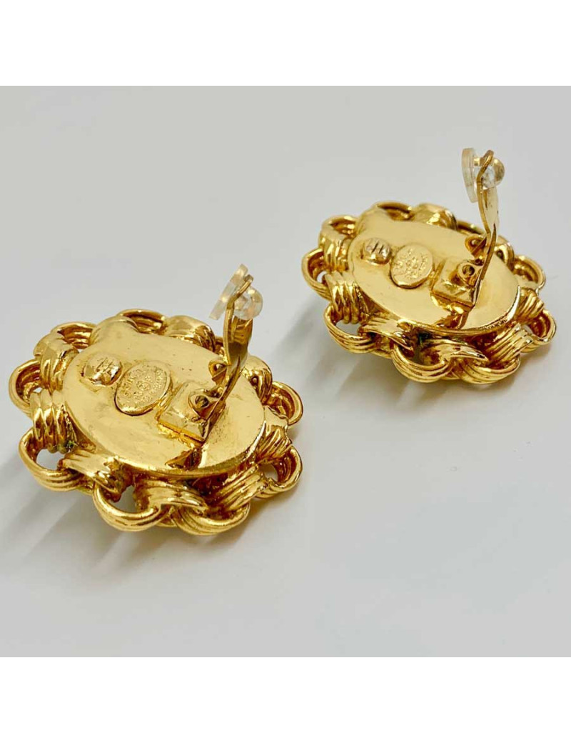 Boucles d'oreille CHANEL Vintage en métal doré et perle nacrée