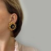 Boucles d'oreille CHANEL Vintage en métal doré et perle nacrée