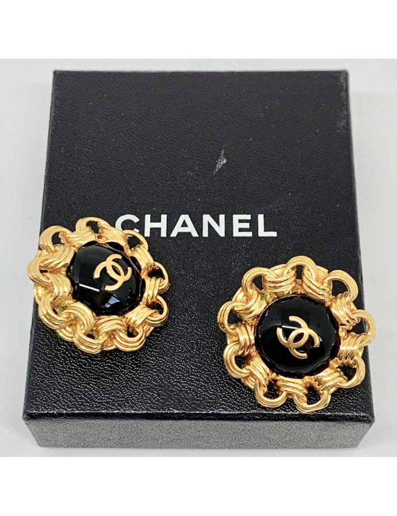 Boucles d'oreille CHANEL Vintage en métal doré et perle nacrée