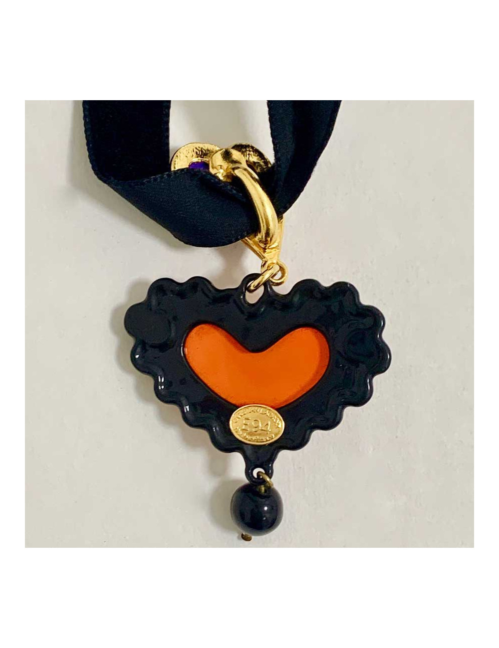Collier pendentif CHRISTIAN LACROIX ruban velours noir