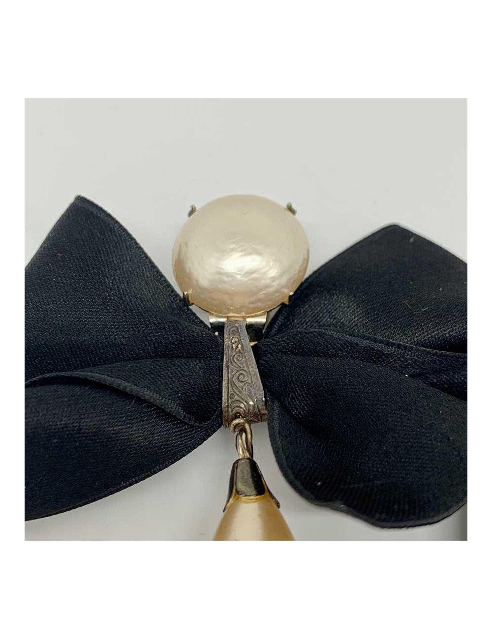 Boucle d'oreille clip perle pendante non signée