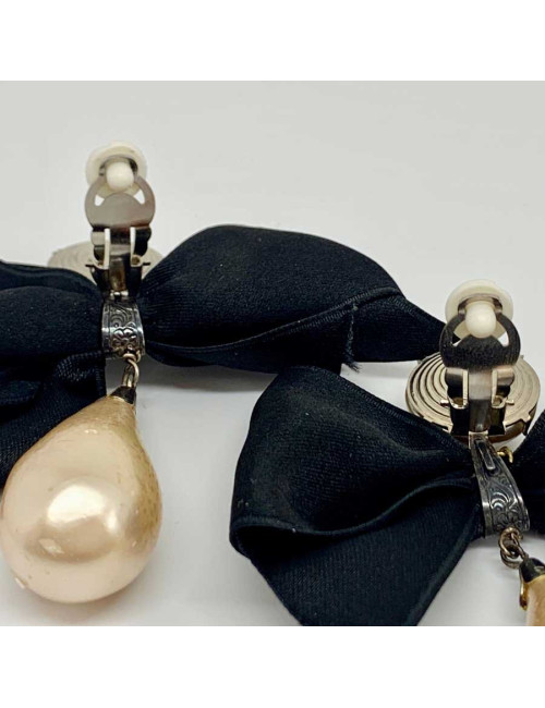Boucle d'oreille clip perle pendante non signée