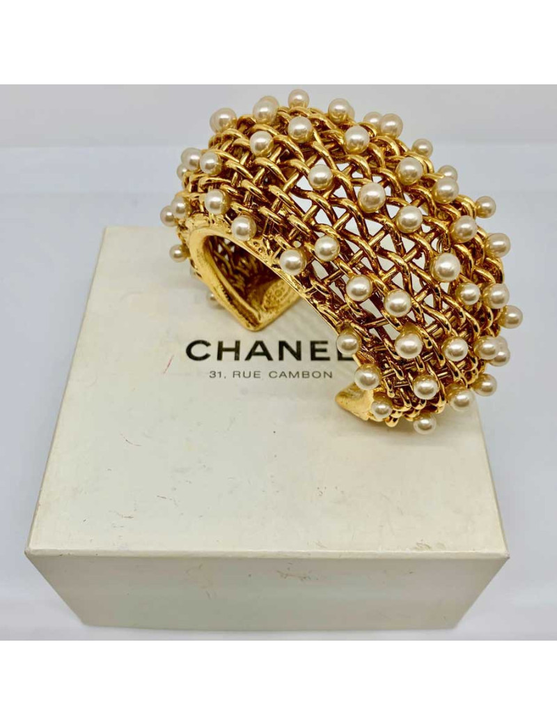 Manchette CHANEL grillage et perles nacrées