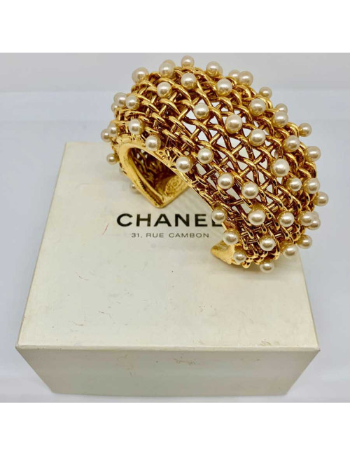 Manchette CHANEL grillage et perles nacrées
