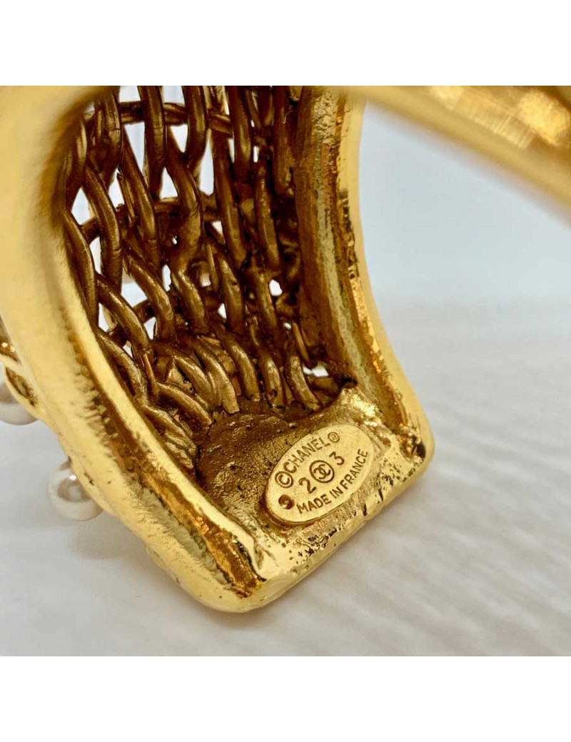 Manchette CHANEL grillage et perles nacrées