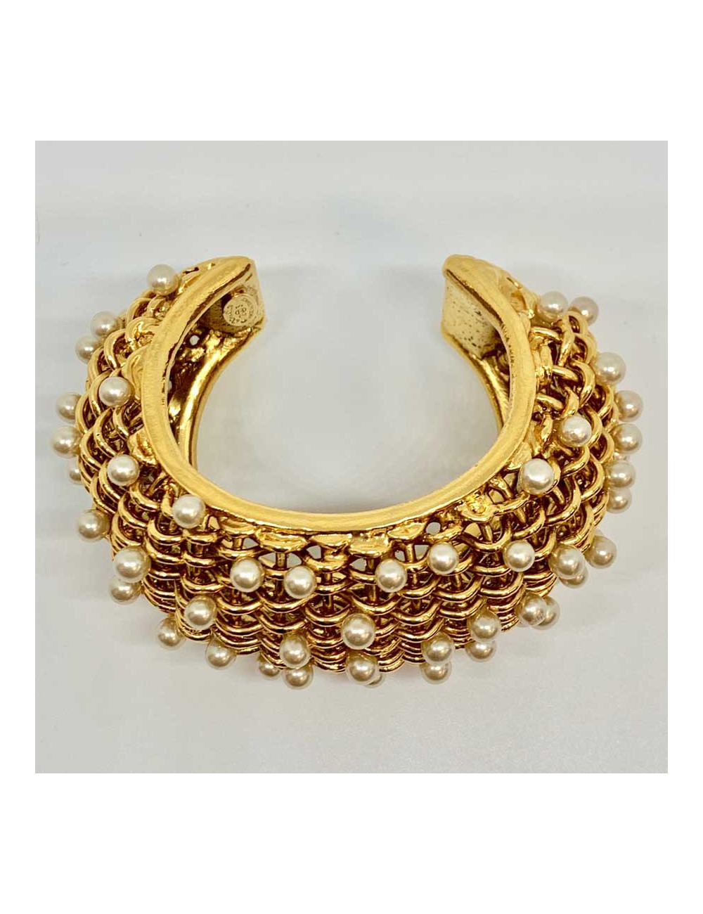 Manchette CHANEL grillage et perles nacrées