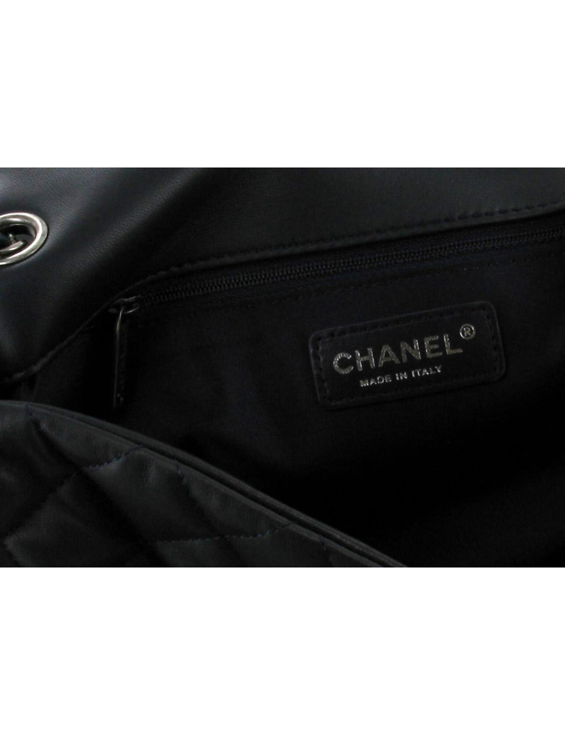 Sac CHANEL en cuir matelassé bleu marine