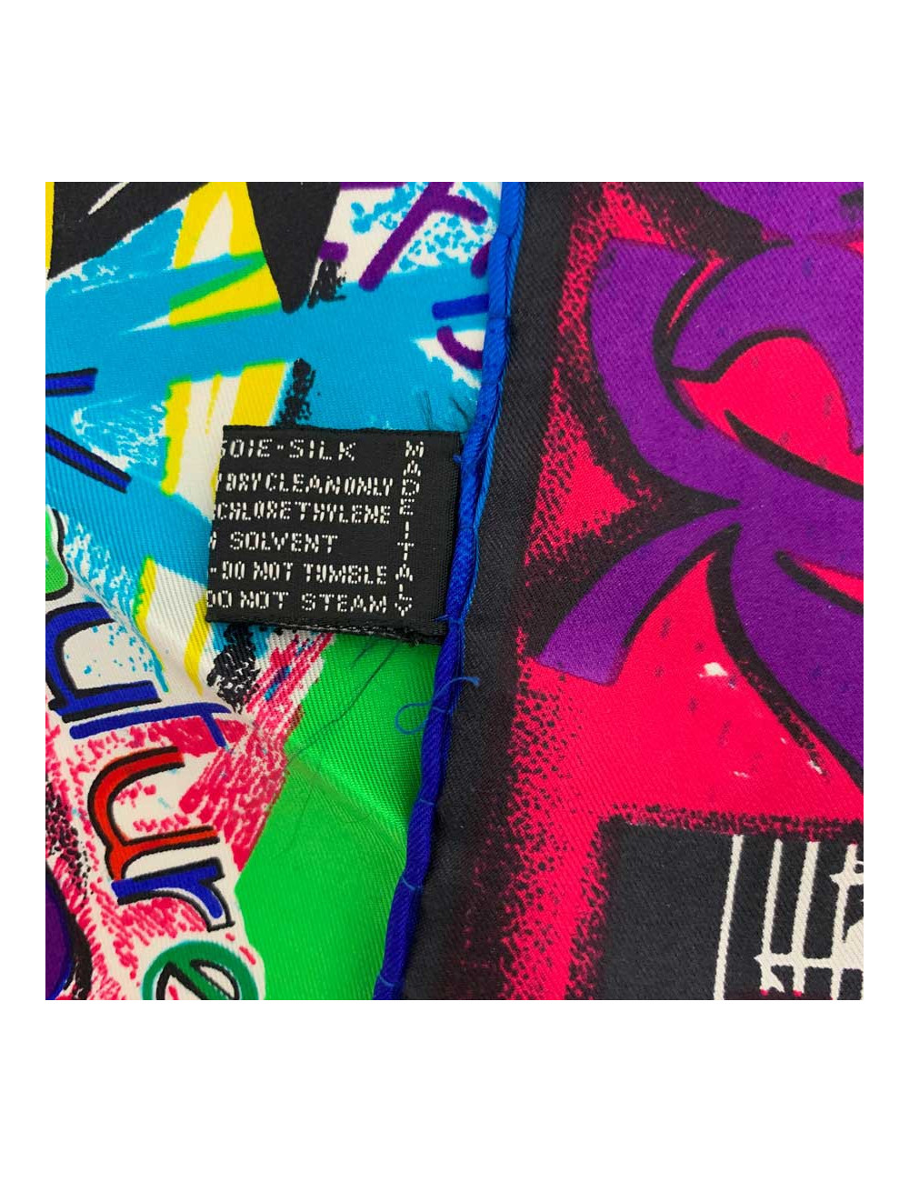 Grand foulard GIANNI VERSACE en soie multicolore