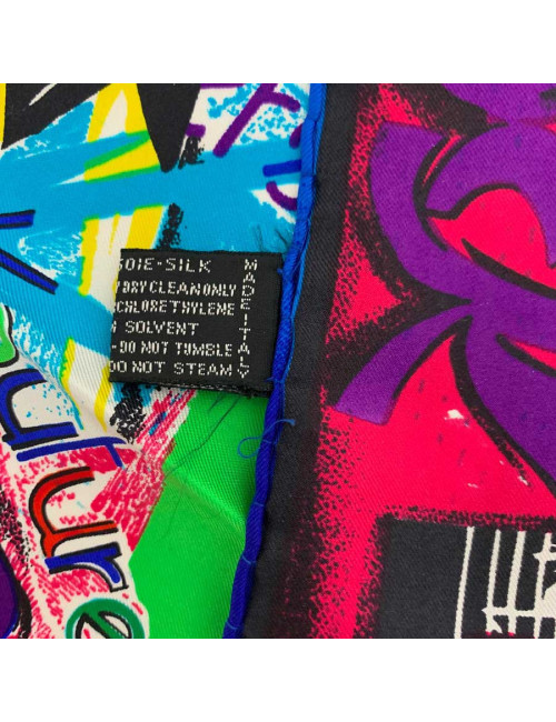 Grand foulard GIANNI VERSACE en soie multicolore