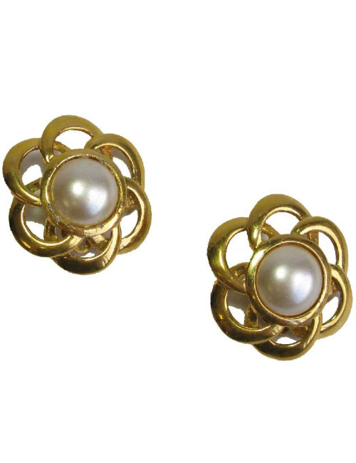 CHANEL Couture Vintage clip-on earrings in gilt metal and pearl