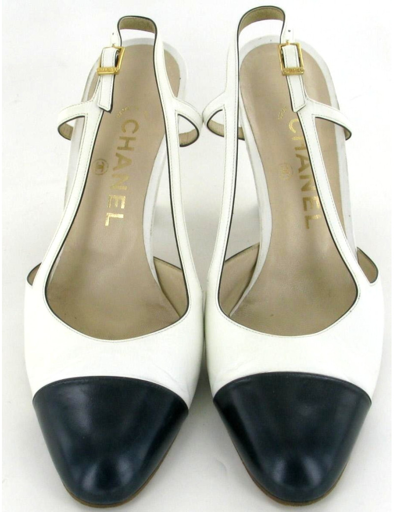 Escarpins CHANEL en cuir blanc et bleu marine T 38,5