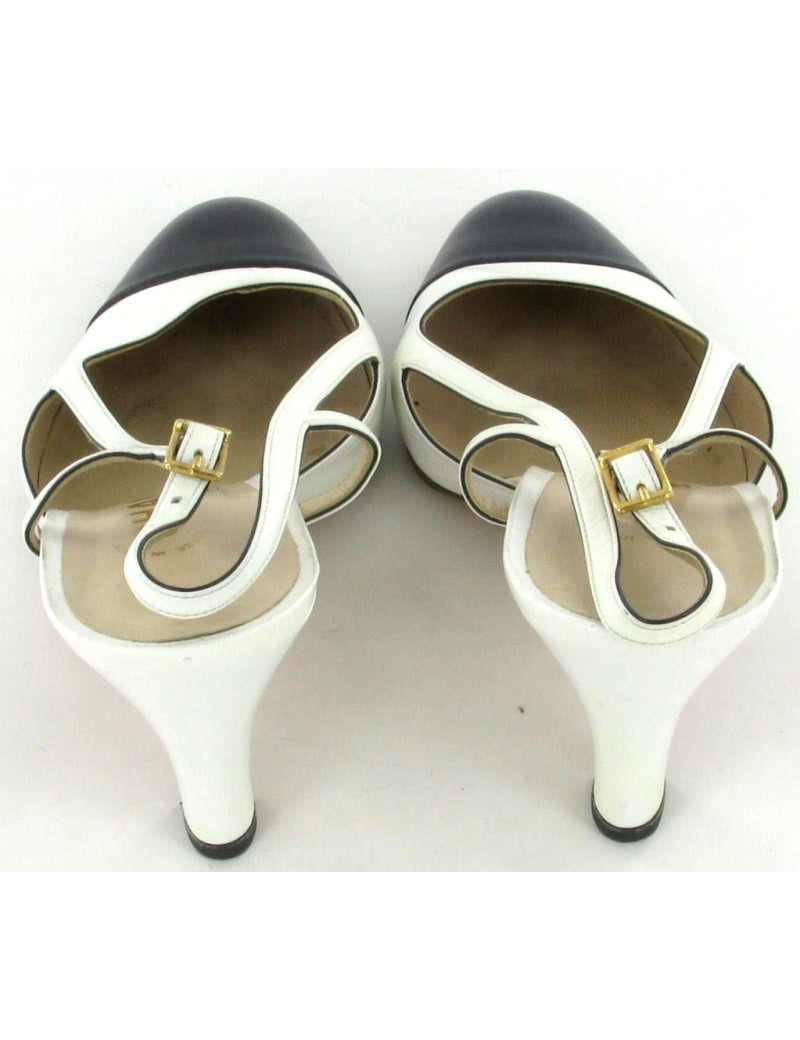 Escarpins CHANEL en cuir blanc et bleu marine T 38,5