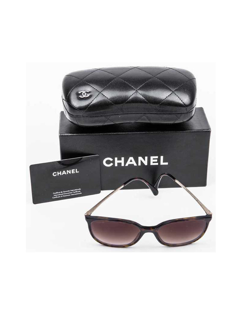 Lunettes de soleil CHANEL en plexiglas marron avec strass