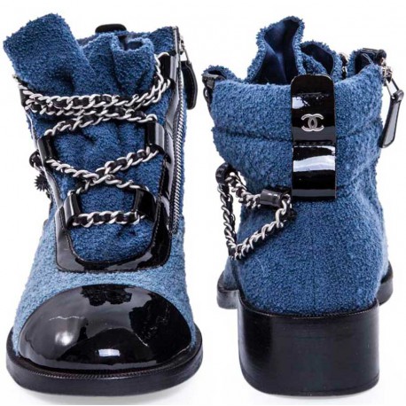 Boots CHANEL T bicolores avec chaînettes et charms