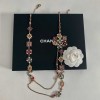 Sautoir Chanel 2016 lettres rose, bleu, nacre