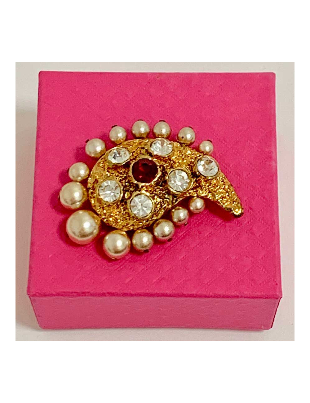 Broche LACROIX perles, métal doré et strass