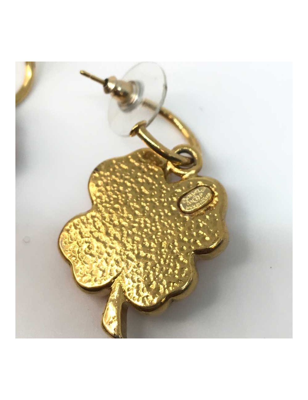 Boucles d'oreille clous CHANEL corail