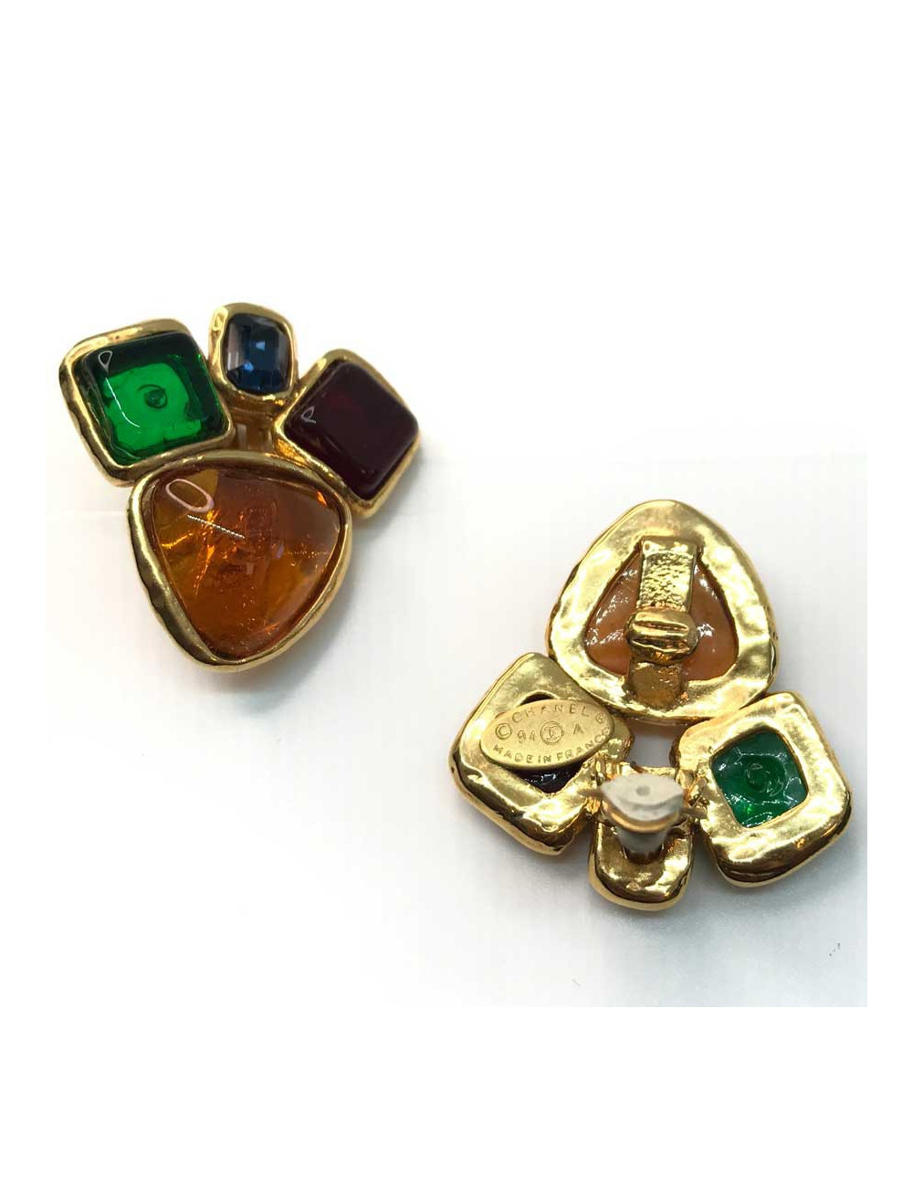 Boucles d'oreille clips CHANEL Couture pâte de verre