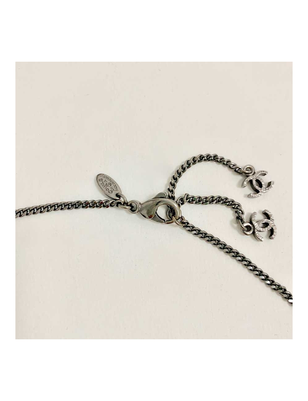 Collier camélias CHANEL chaine métal noir