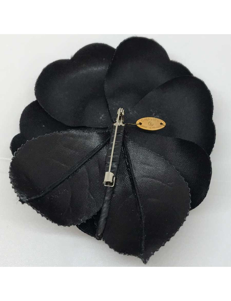 Broche camélia CHANEL noir