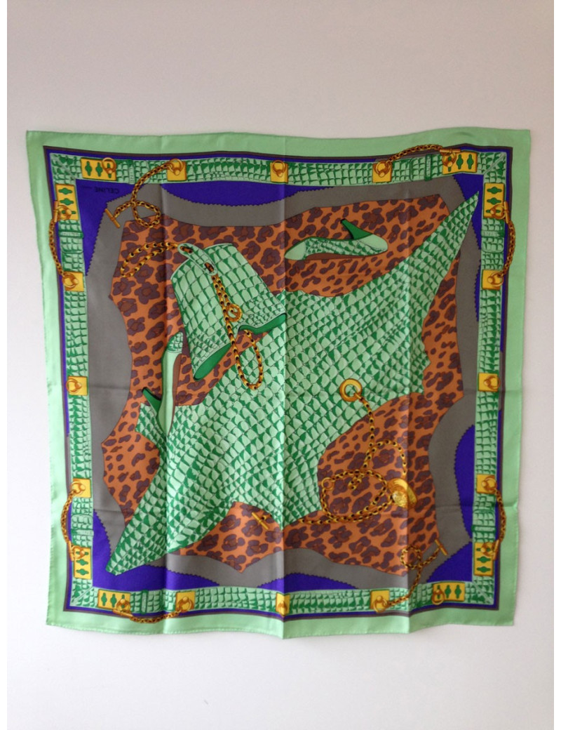 Carré CELINE en soie imitation crocodile