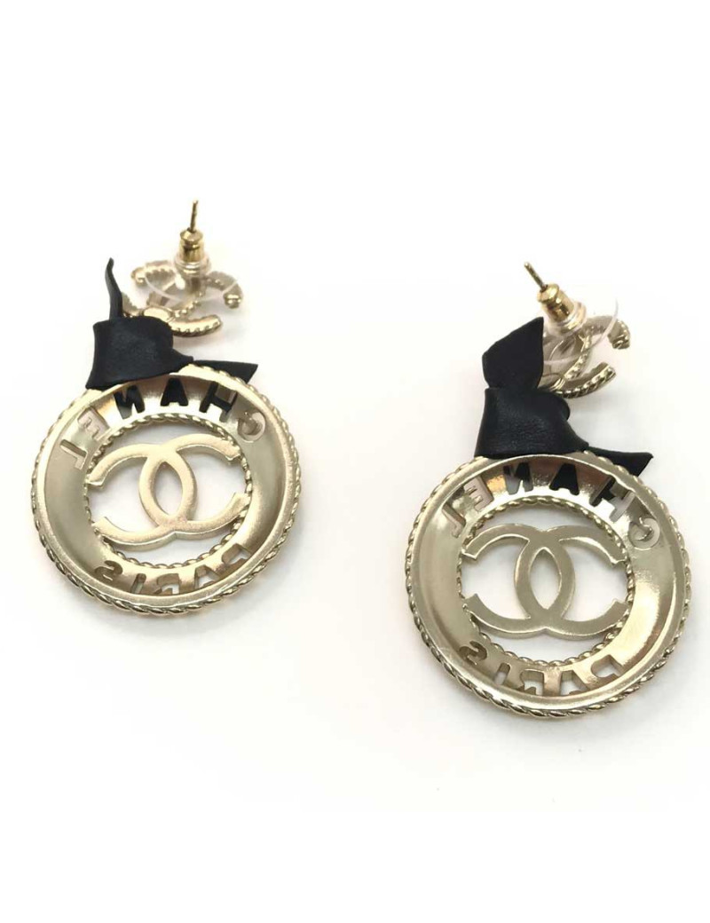 Boucles d'oreille CHANEL ruban noir 