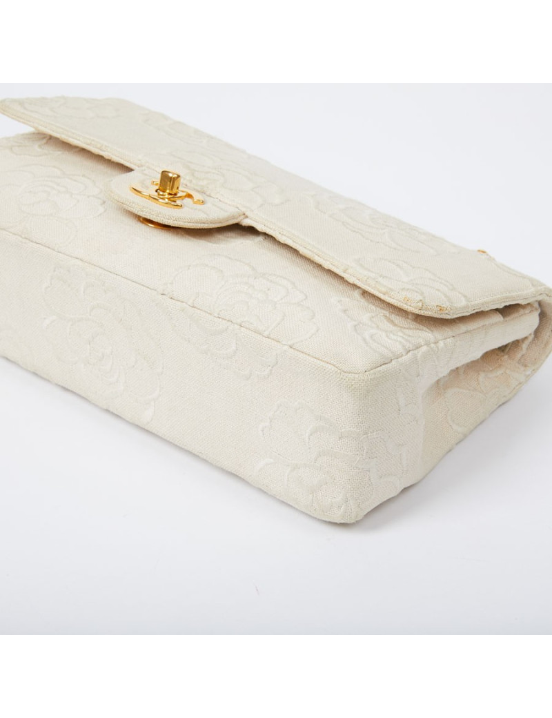  Sac CHANEL motifs camélias en toile beige