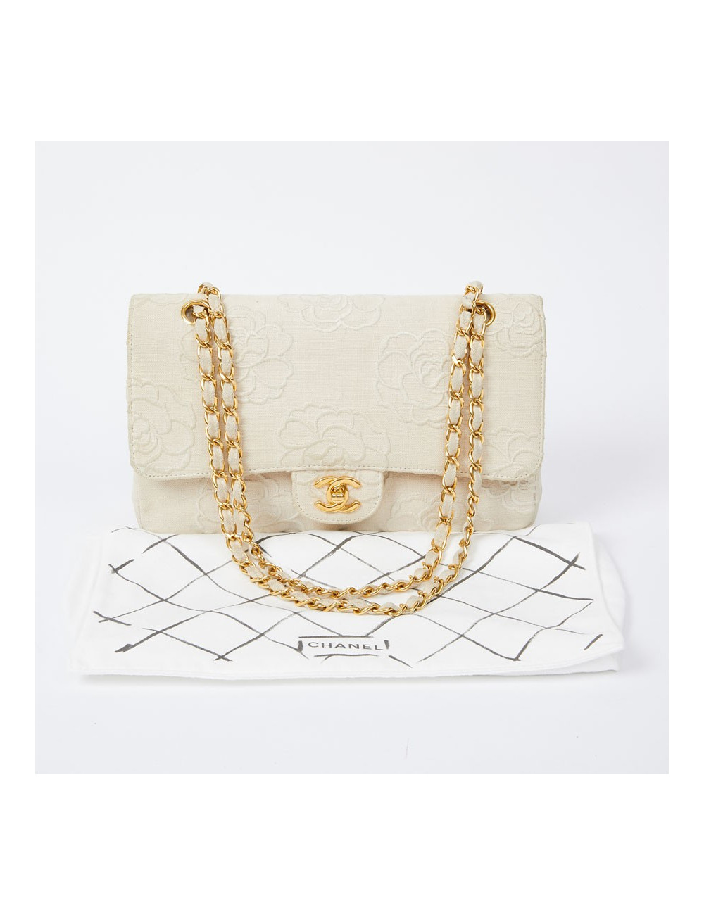 A NETTOYERSac motifs camélias CHANEL toile beige