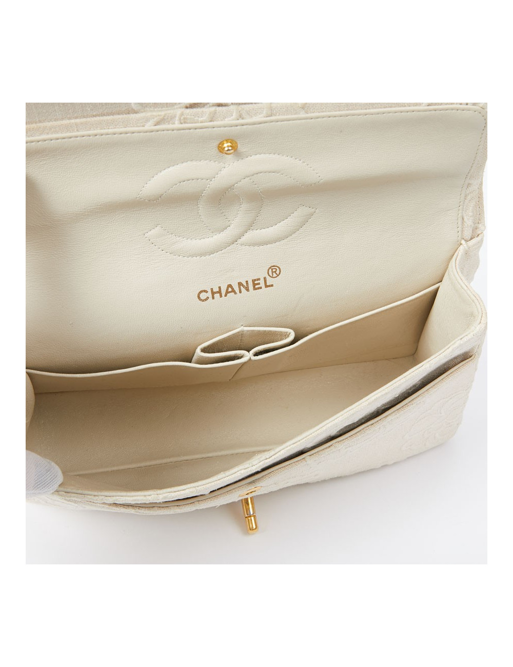 A NETTOYERSac motifs camélias CHANEL toile beige