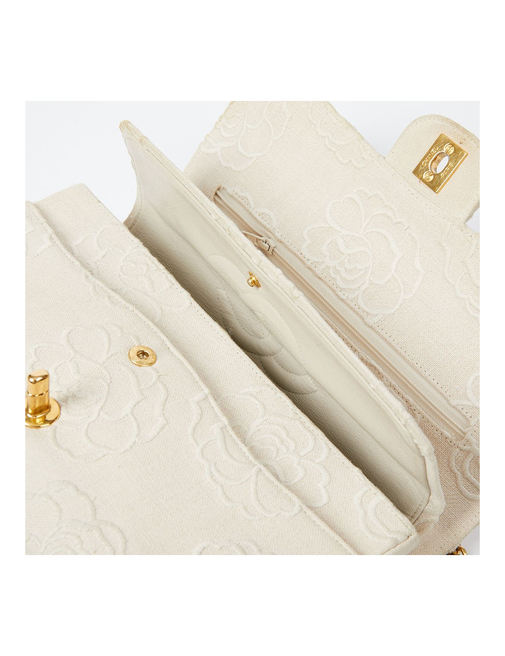 A NETTOYERSac motifs camélias CHANEL toile beige