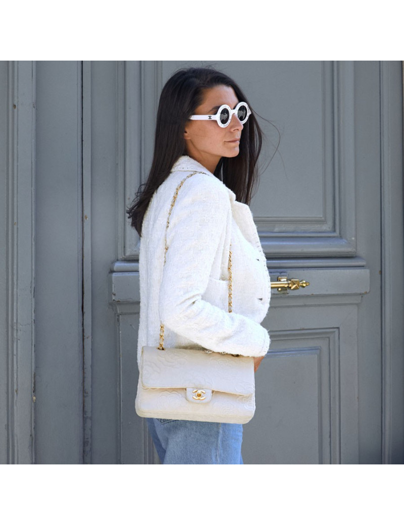 A NETTOYERSac motifs camélias CHANEL toile beige