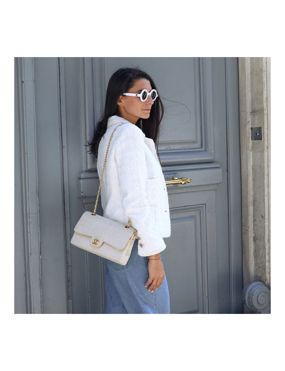 A NETTOYERSac motifs camélias CHANEL toile beige