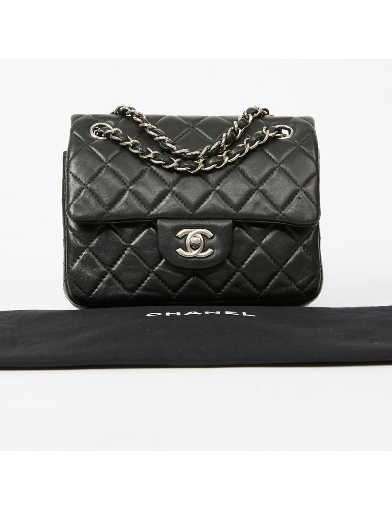 Mini sac CHANEL cuir lisse matelassé
