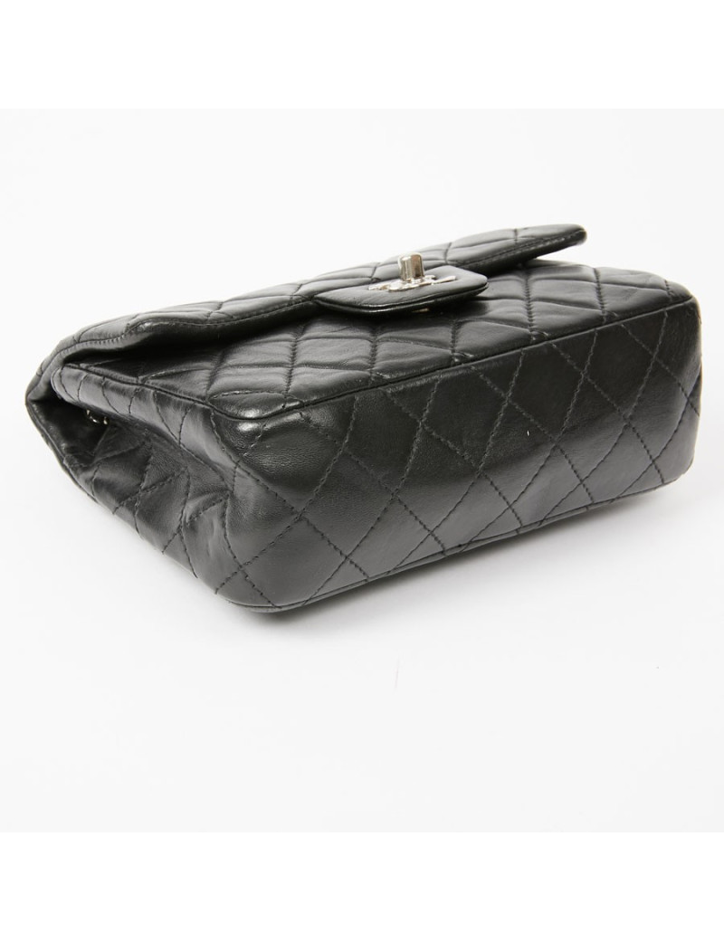 Mini sac CHANEL cuir lisse matelassé