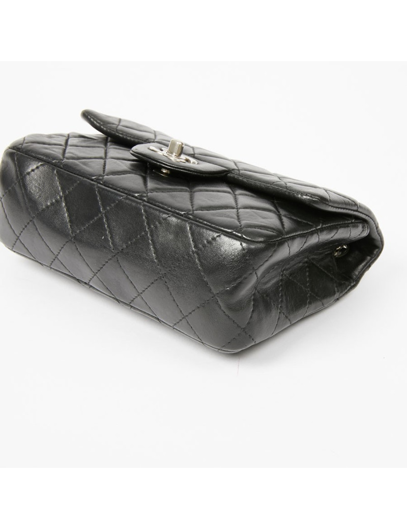 Mini sac CHANEL cuir lisse matelassé