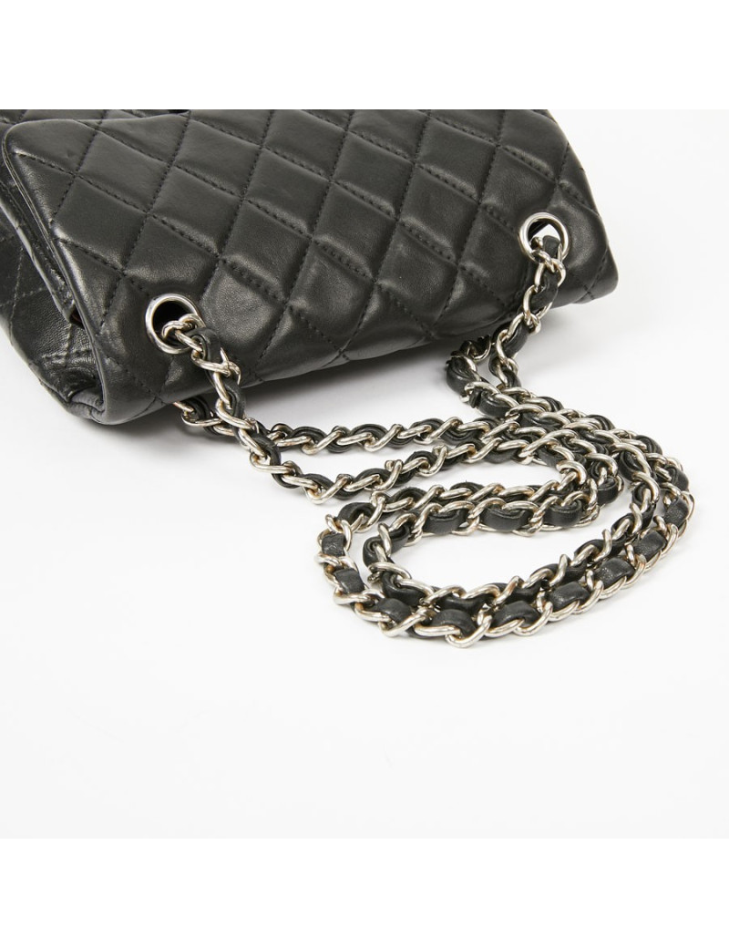 Mini sac CHANEL cuir lisse matelassé