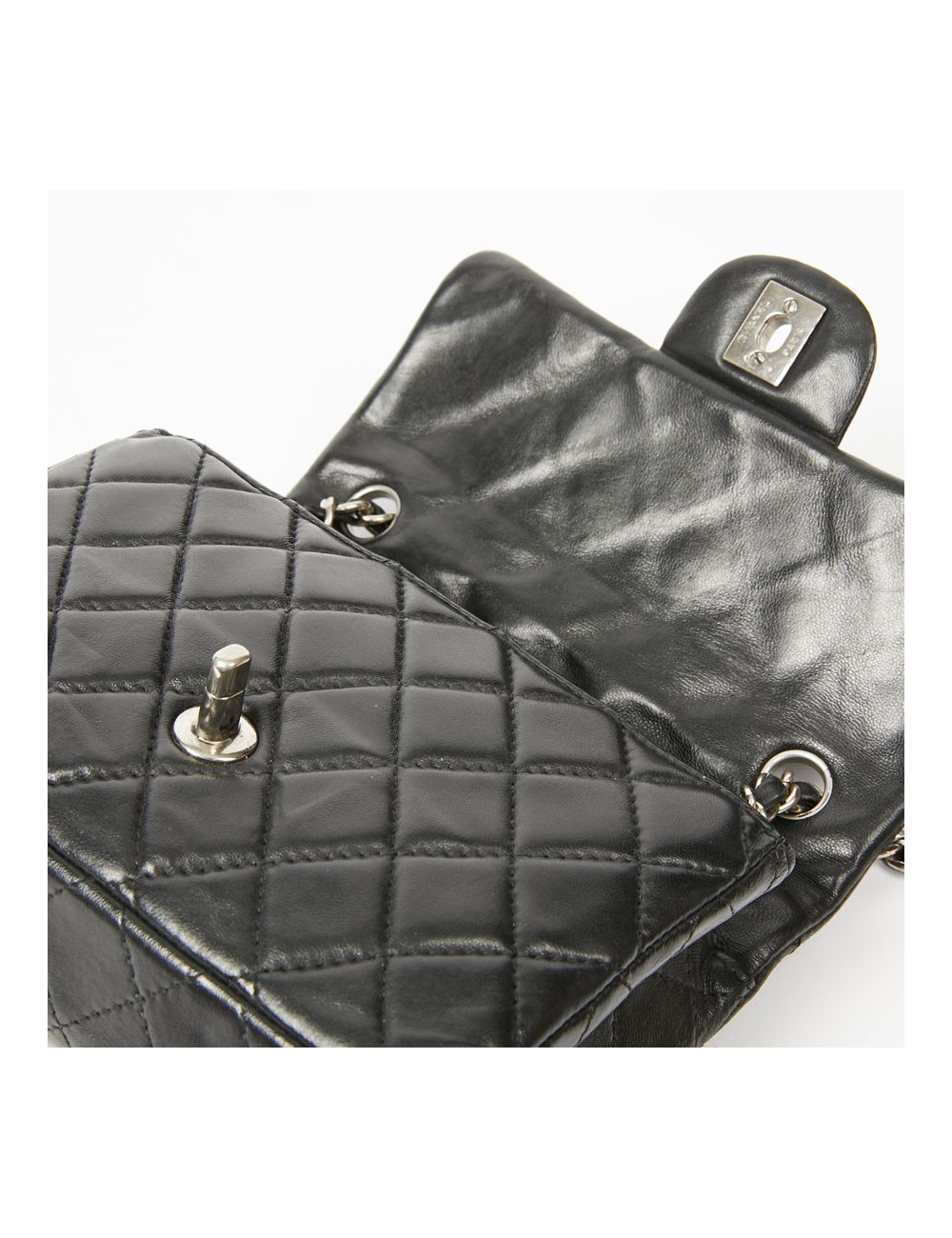 Mini sac CHANEL cuir lisse matelassé