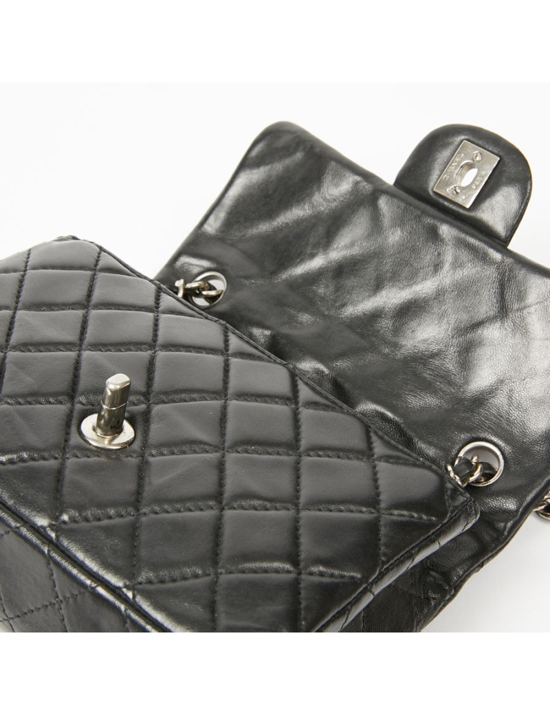 Mini sac CHANEL cuir lisse matelassé