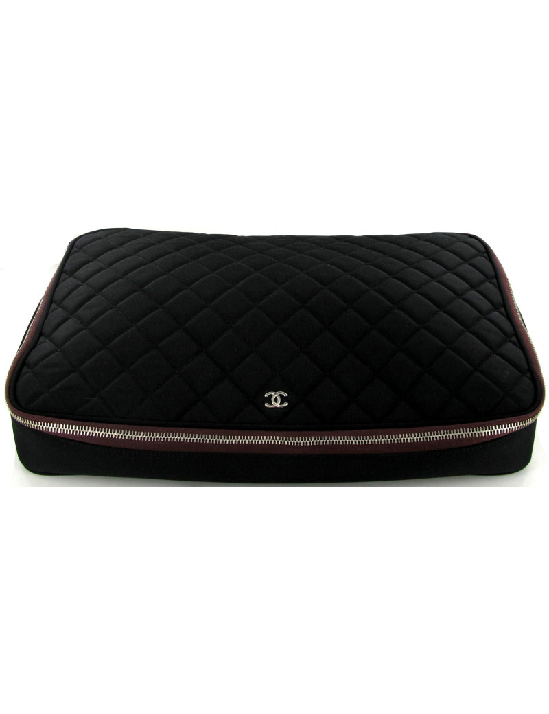 Housse d'ordinateur CHANEL matelassée noire
