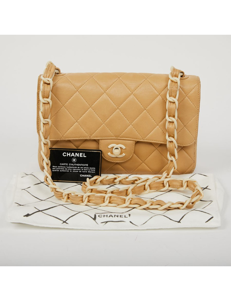 Sac CHANEL cuir d'agneau beige et bijouterie façon ivoire