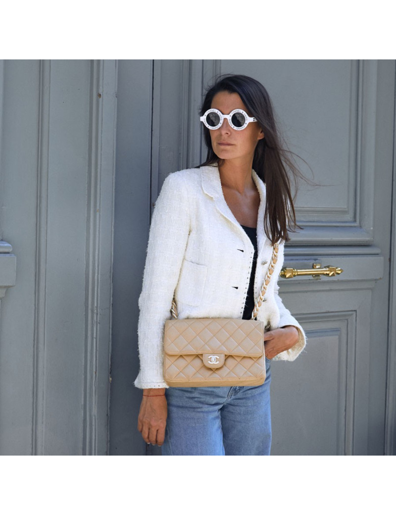 Sac CHANEL cuir d'agneau beige et bijouterie façon ivoire