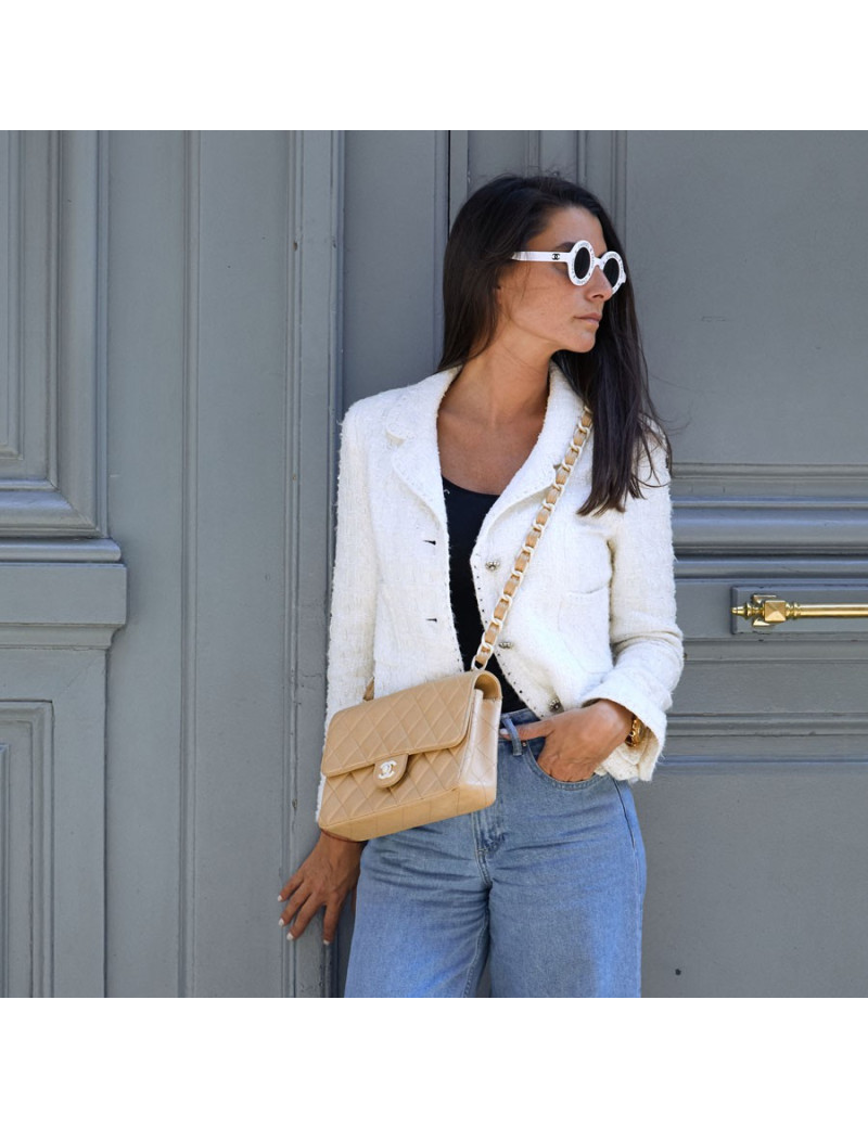 Sac CHANEL cuir d'agneau beige et bijouterie façon ivoire