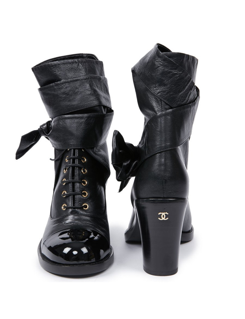 Boots CHANEL T39 noires bout vernis