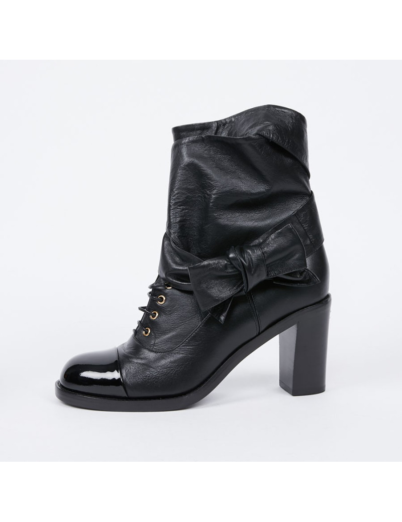 Boots CHANEL T39 noires bout vernis
