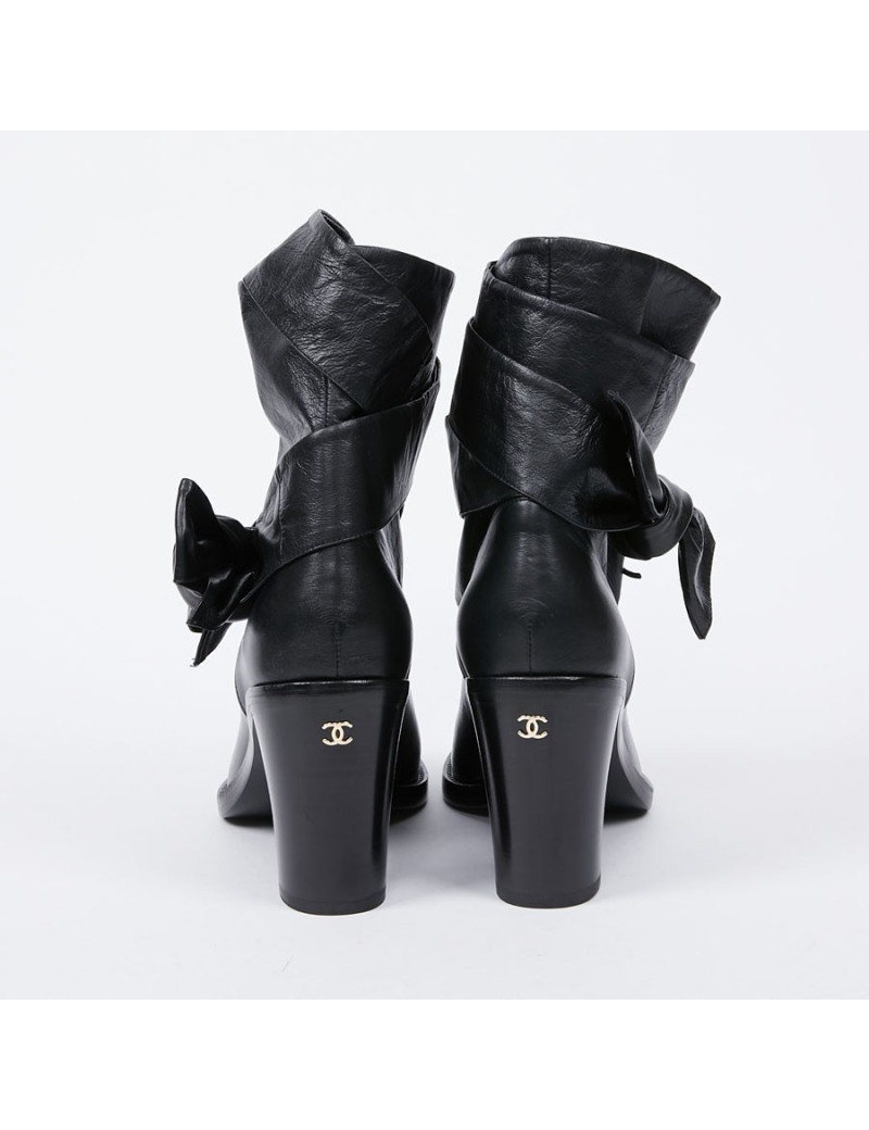 Boots CHANEL T39 noires bout vernis